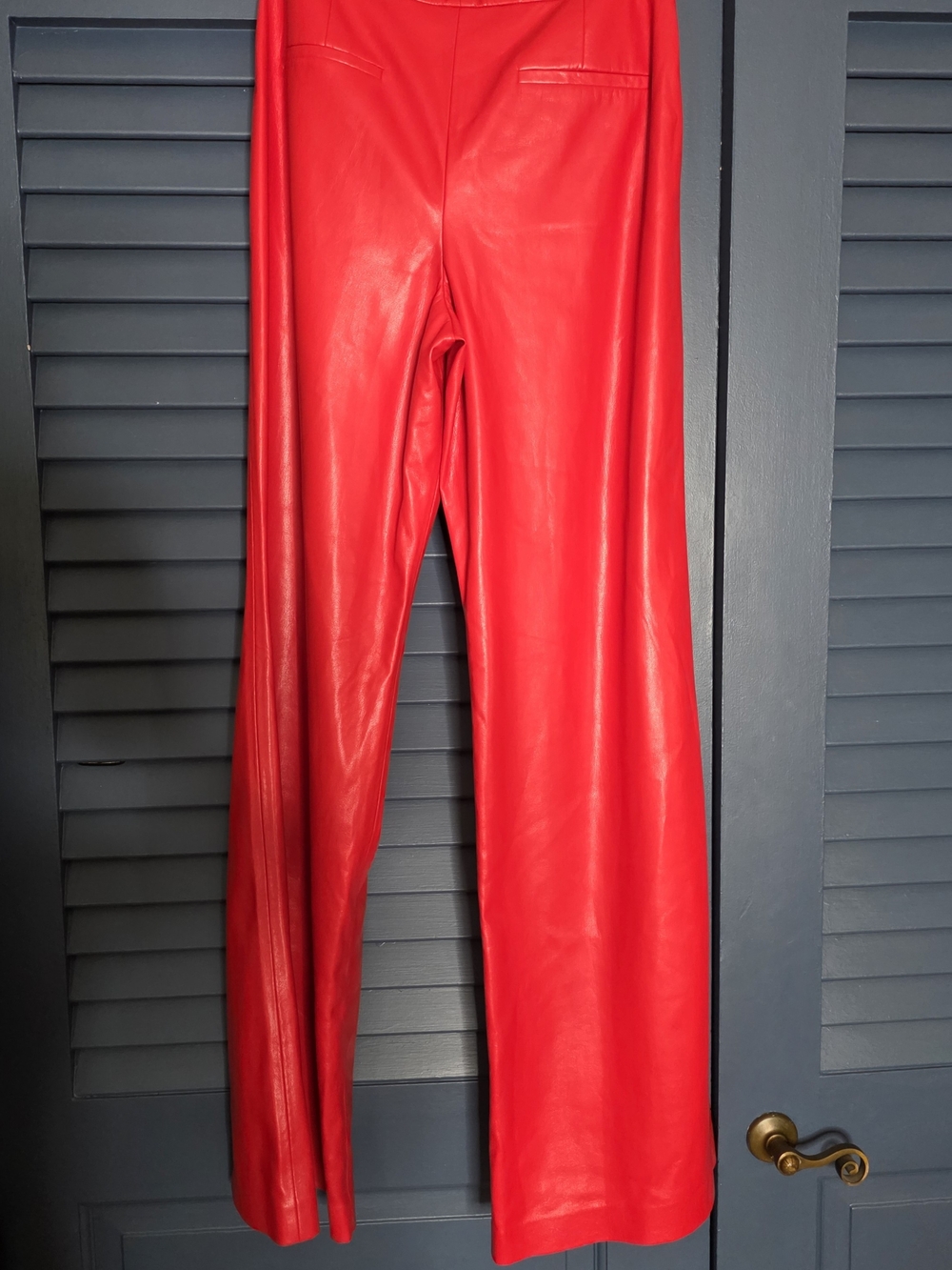 NWT Alice + Olivia Dylan High-Rise Vegan Leather Wide-Leg Pants - Bright Ruby 12 - Picture 4 of 9